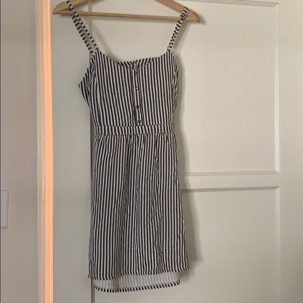 O’Neil exposes back dress
